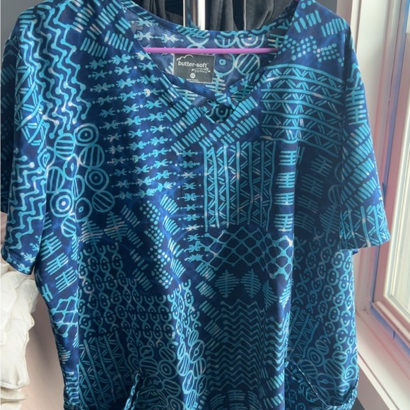 Butter-Soft Scrub Tops - Picture 10 of 15